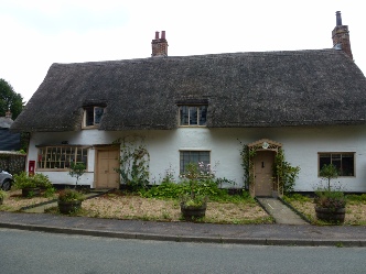 Thatched cottages in Wetherinsett.