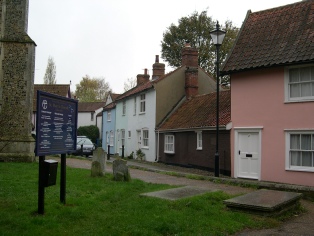 Houses near the church in Halesworth.